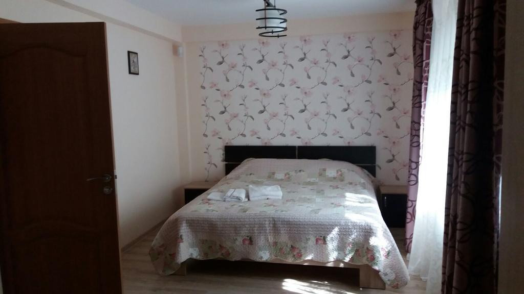 Hotel Casa Fulg De Nea à Moeciu De Sus Extérieur photo